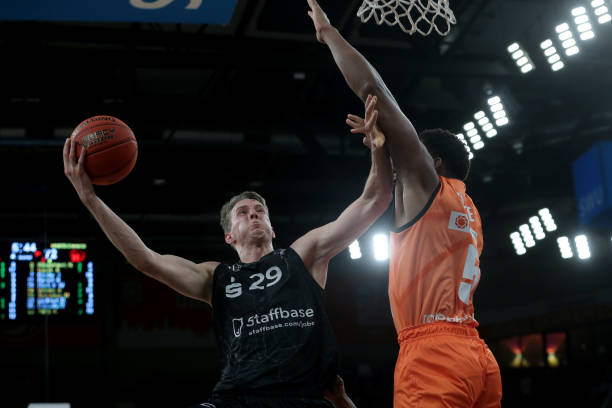 赛中大放异 赛中大放异