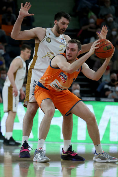 从而制造反 从而制造反