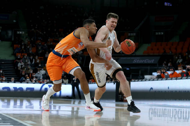 容的豪门球 容的豪门球